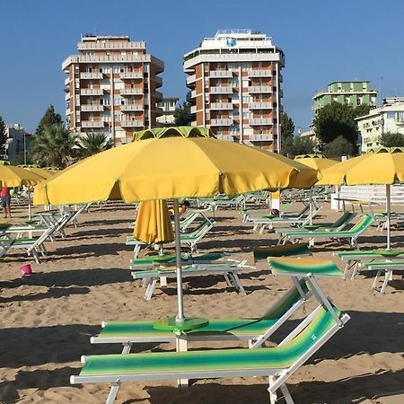 Appartamento Fronte Mare Rímini Exterior foto