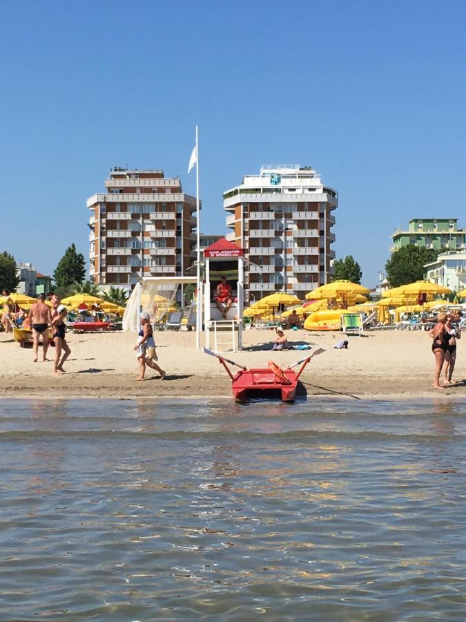 Appartamento Fronte Mare Rímini Exterior foto