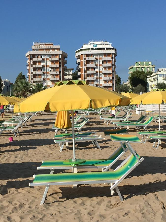 Appartamento Fronte Mare Rímini Exterior foto