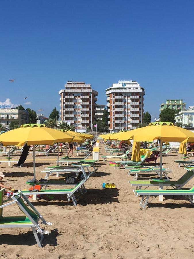 Appartamento Fronte Mare Rímini Exterior foto