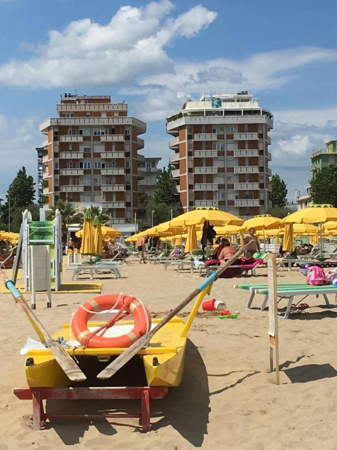 Appartamento Fronte Mare Rímini Exterior foto