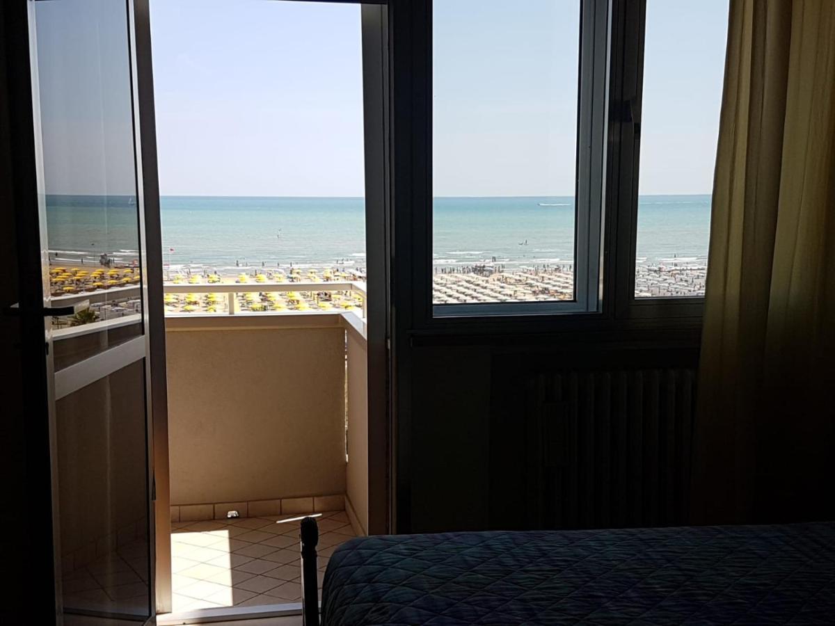 Appartamento Fronte Mare Rímini Exterior foto