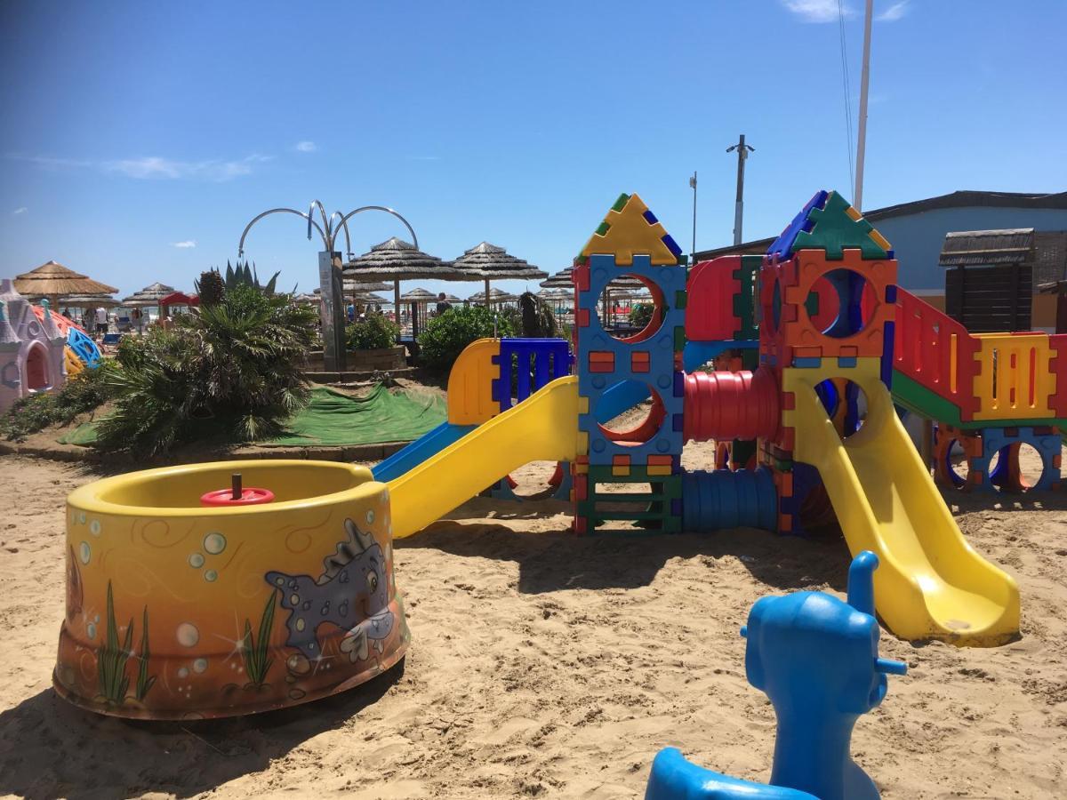Appartamento Fronte Mare Rímini Exterior foto