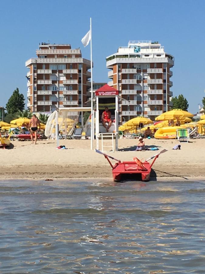 Appartamento Fronte Mare Rímini Exterior foto