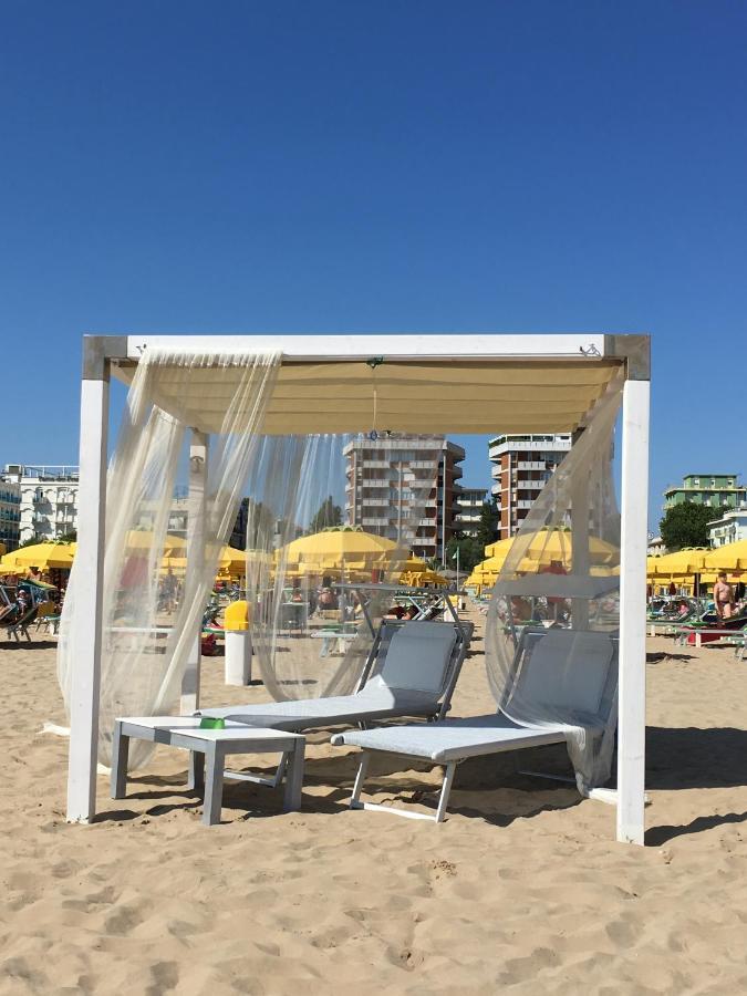 Appartamento Fronte Mare Rímini Exterior foto