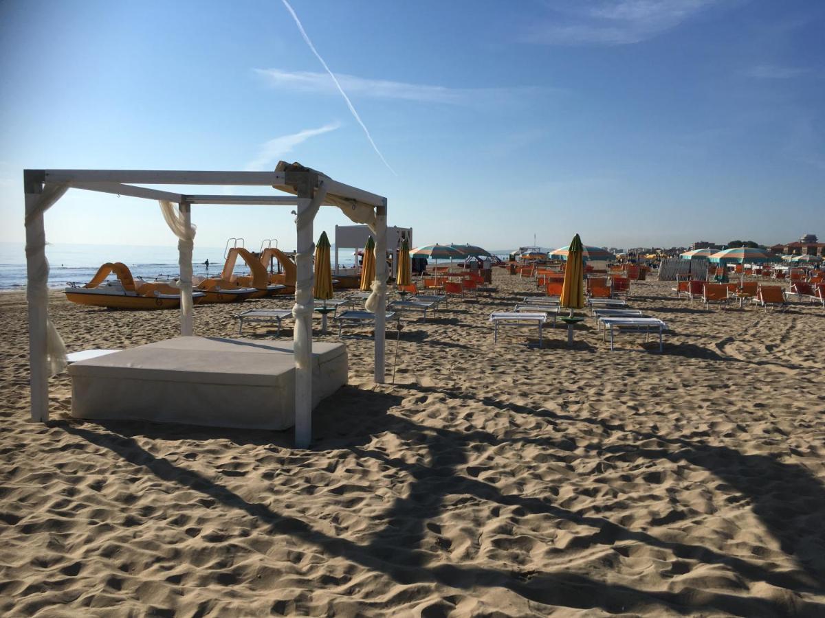 Appartamento Fronte Mare Rímini Exterior foto