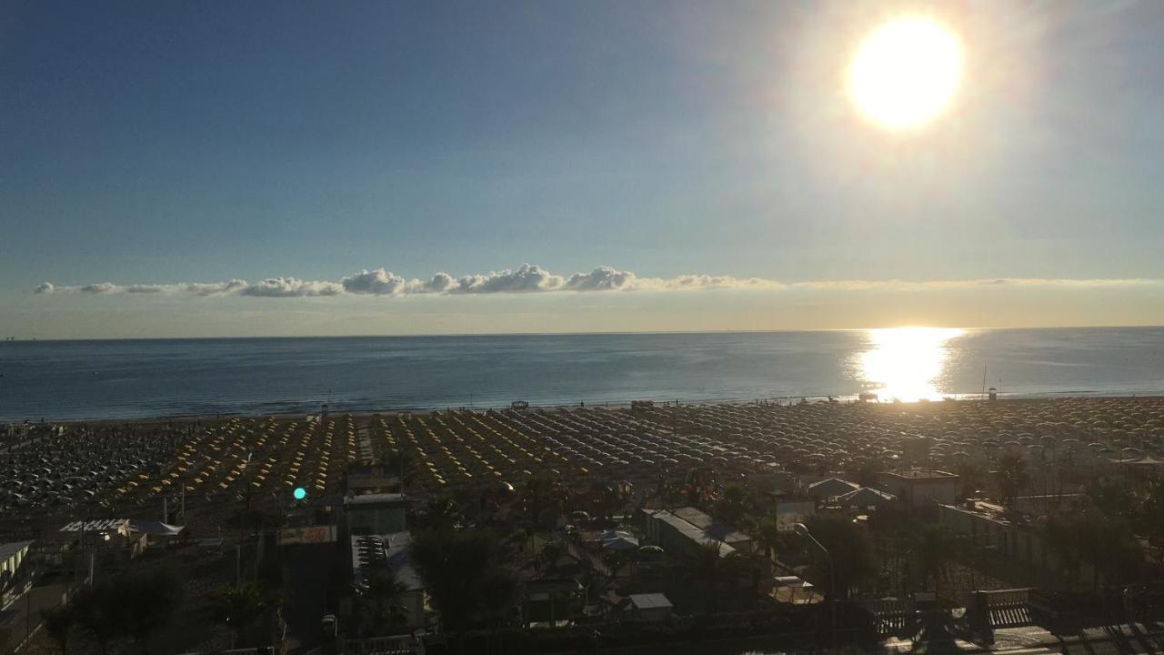 Appartamento Fronte Mare Rímini Exterior foto
