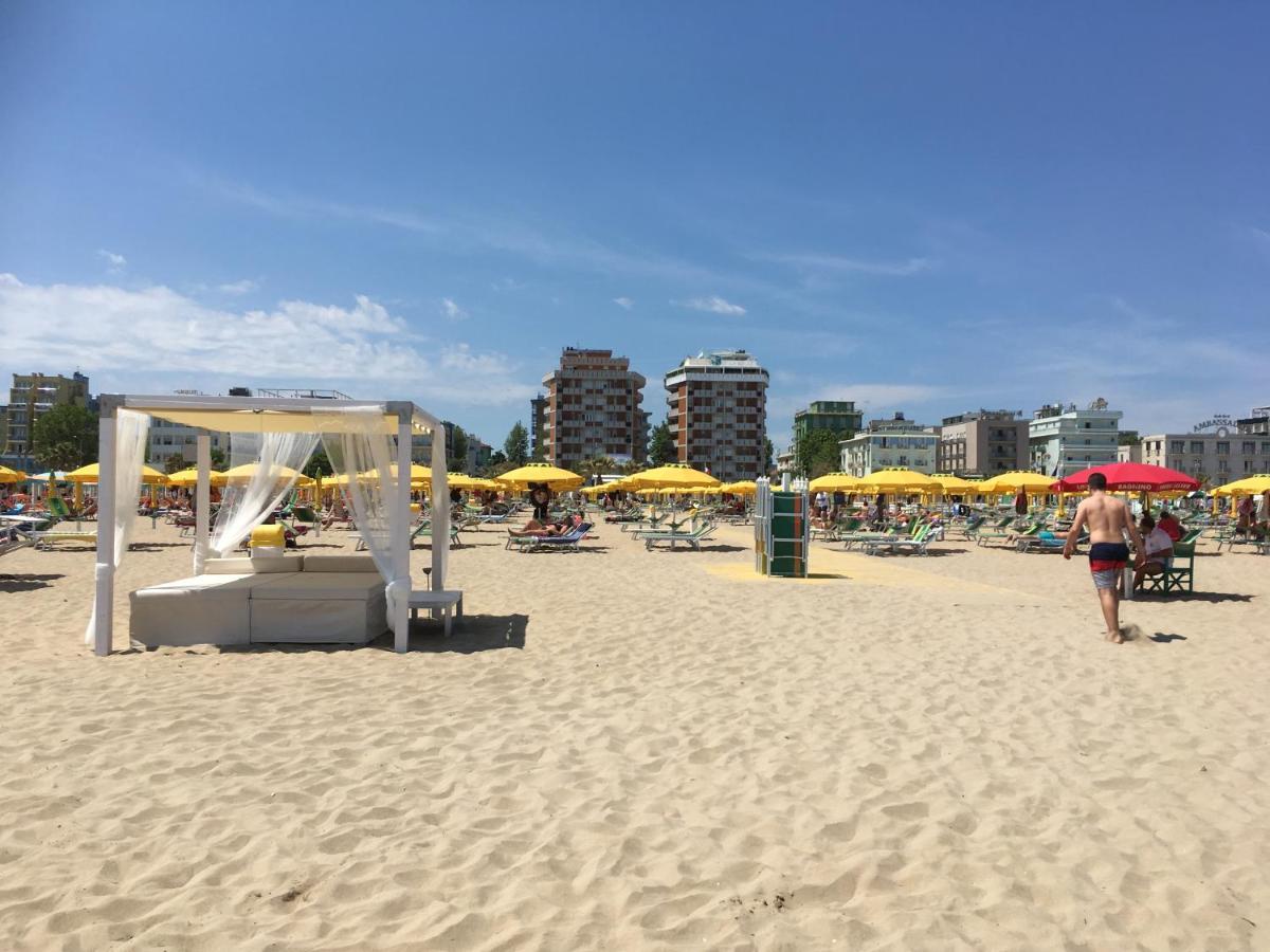 Appartamento Fronte Mare Rímini Exterior foto