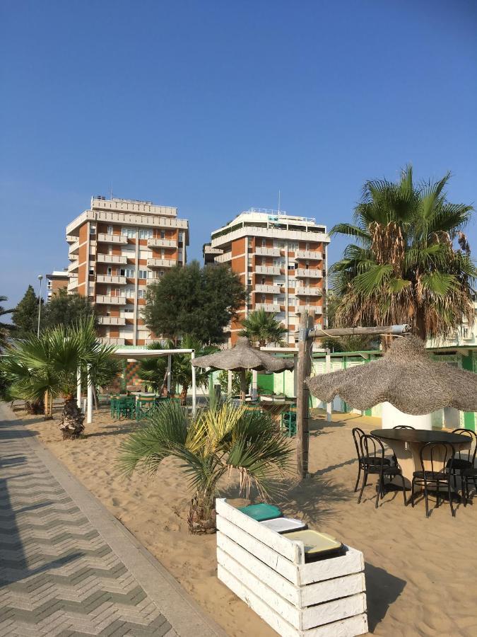 Appartamento Fronte Mare Rímini Exterior foto