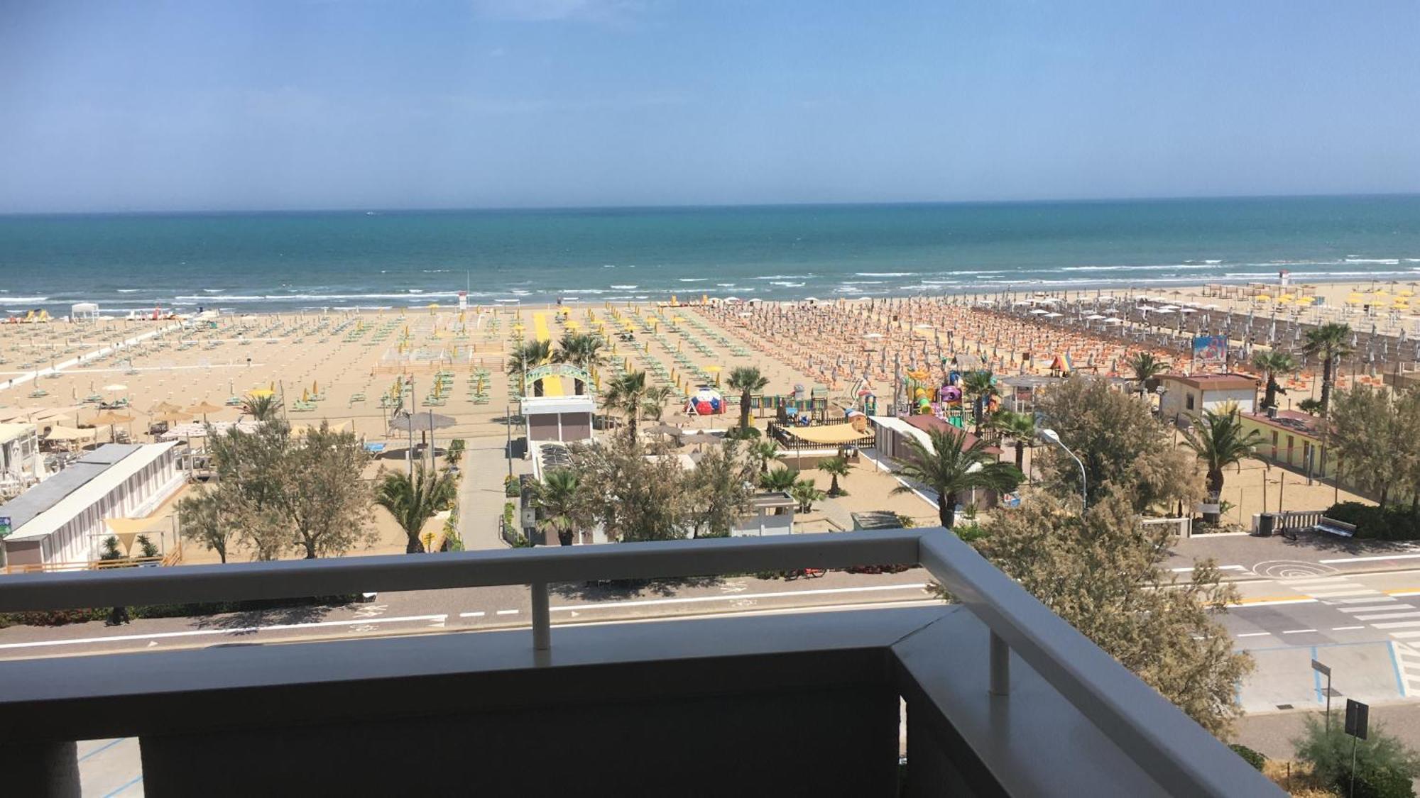 Appartamento Fronte Mare Rímini Exterior foto
